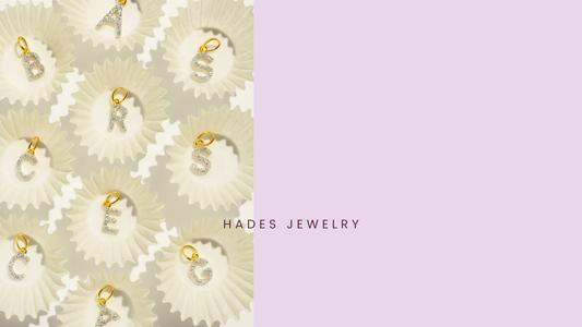 Lănțișoare cu inițială din argint — cadoul perfect pentru sărbătorile de iarnă